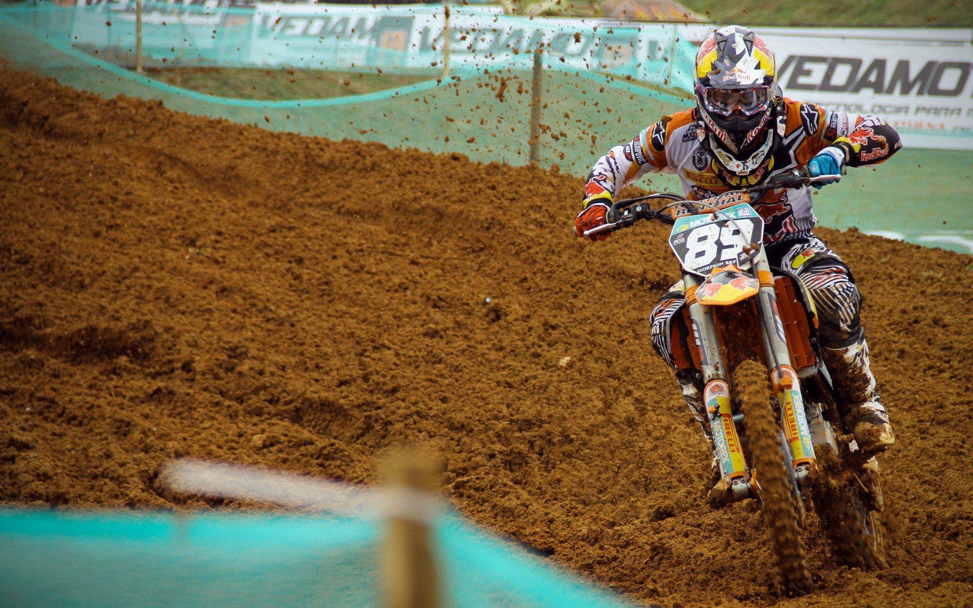 当赞誉与质疑同行，贝林厄姆的皇马光环与全球审视