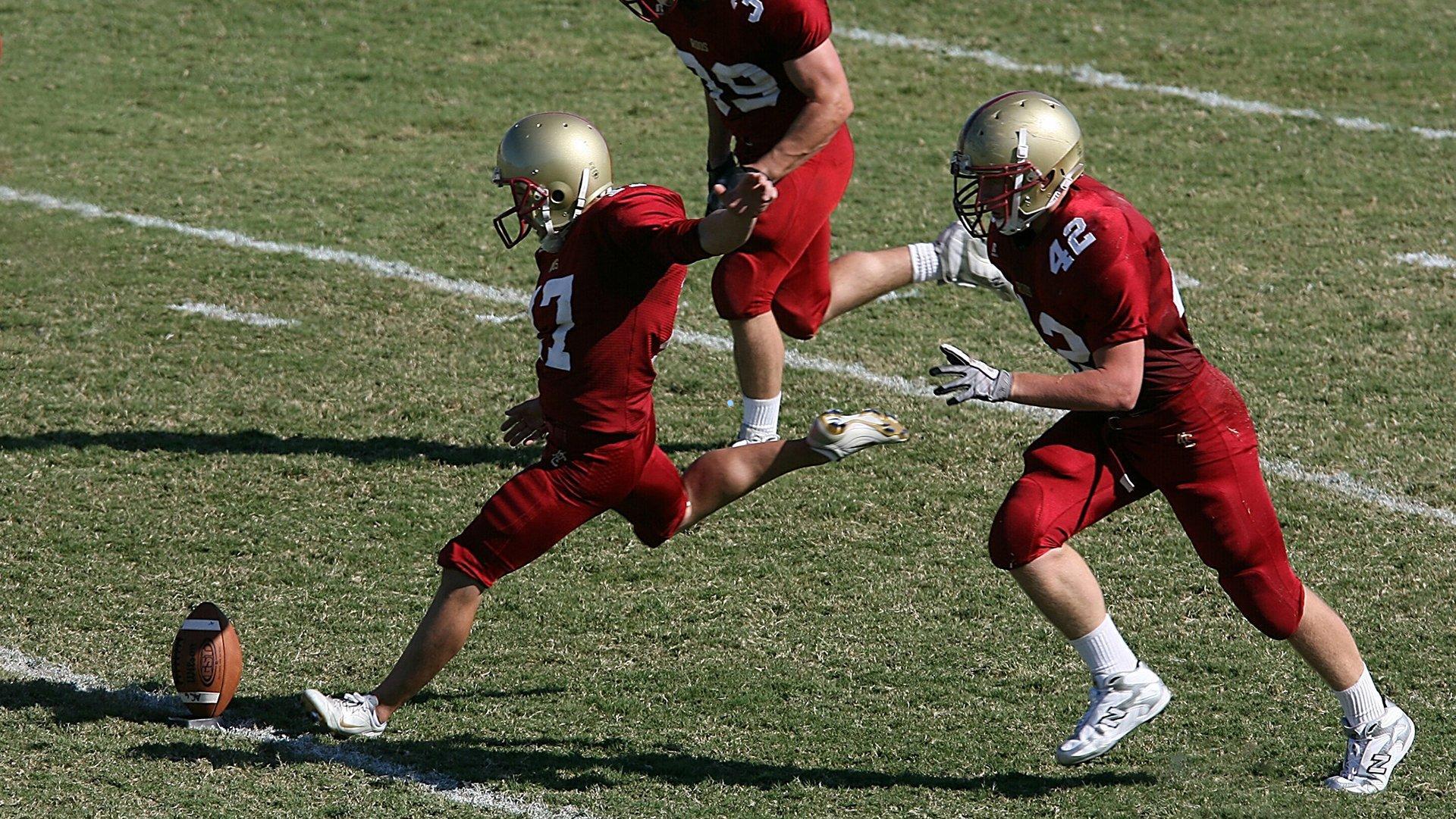 烽火安联，拜仁全力出击捍卫榜首，奥格斯堡为保级殊死一搏